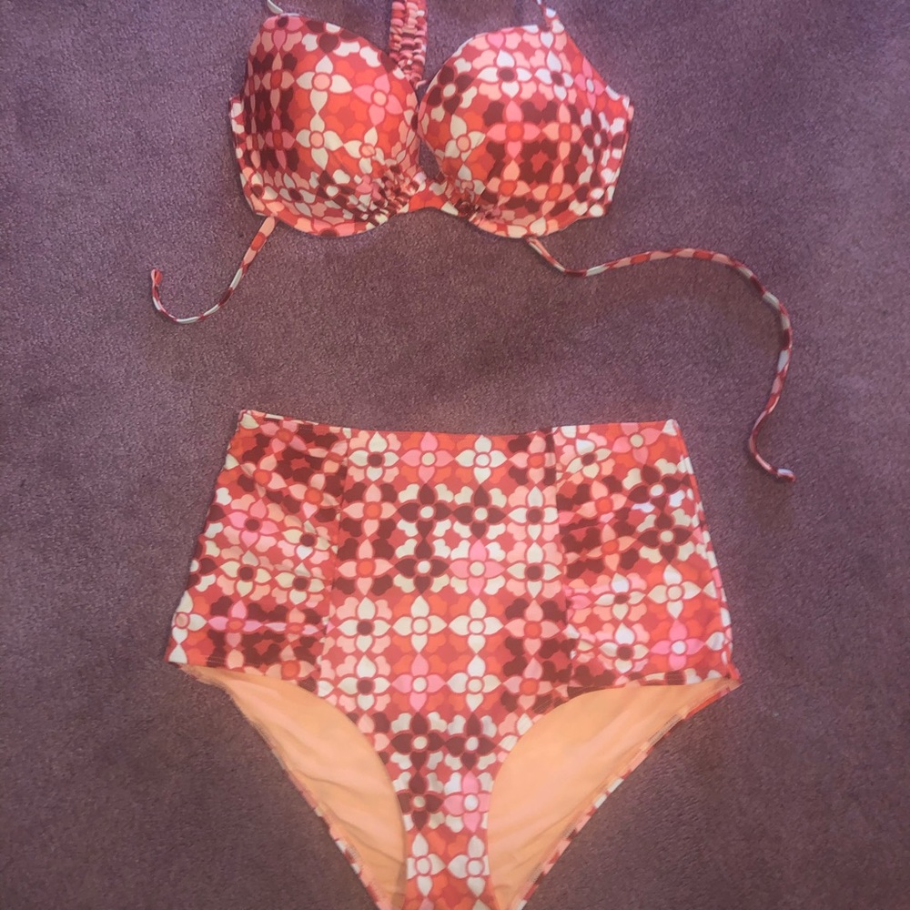 2 Piece high wasted bathing suite:)